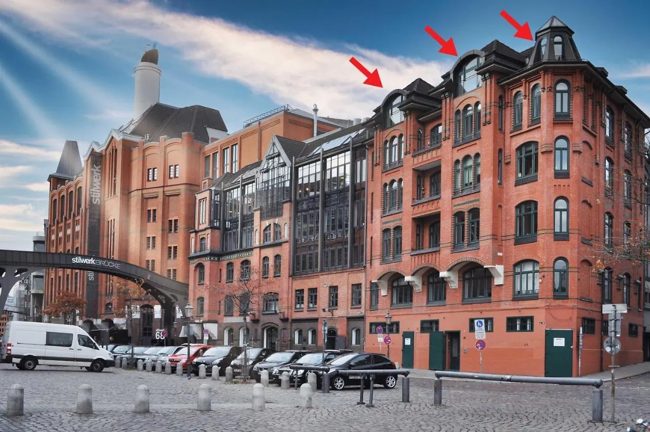Loft-Panoramablick-Hafen & Elbe! contacts